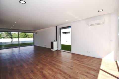 Moradia M5, isolada, com Piscina
