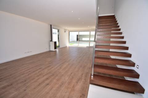 Moradia M5, isolada, com Piscina
