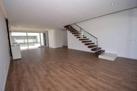 Moradia M5, isolada, com Piscina
