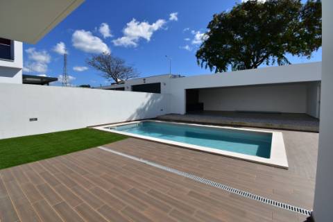 Moradia M5, isolada, com Piscina
