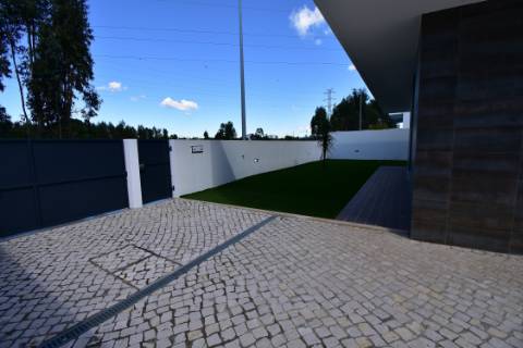 Moradia M5, isolada, com Piscina
