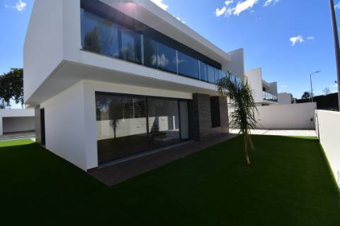 Moradia M5, isolada, com Piscina
