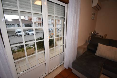 Moradia M4 com 3 pisos e garagem na cave