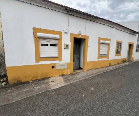 Casa de habitação e arrumos
