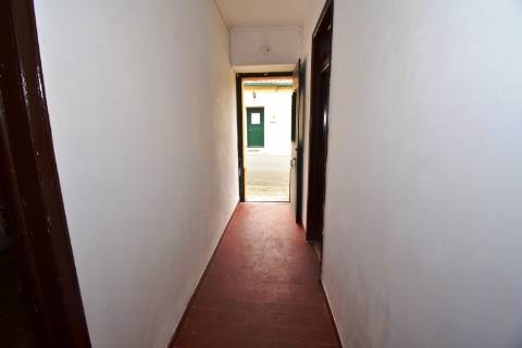 Casa de habitação e arrumos