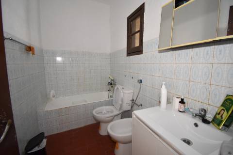 Casa de habitação e arrumos