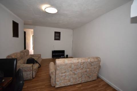 Casa de habitação e arrumos