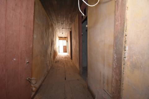 Casa de habitação e arrumos