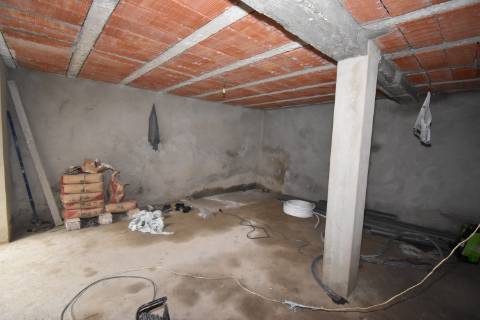 Casa de habitação e arrumos