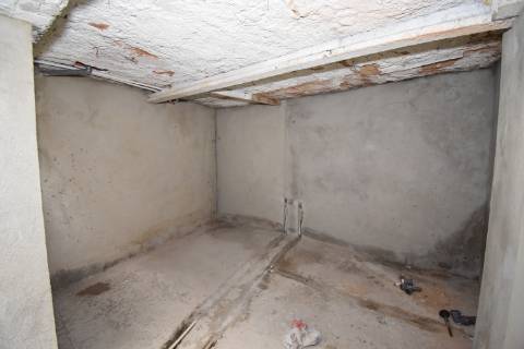 Casa de habitação e arrumos