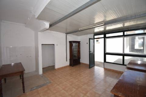 Moradia T5 com boxes para cavalos