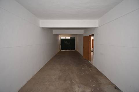 Moradia T5 com boxes para cavalos