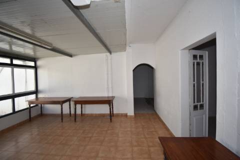 Moradia T5 com boxes para cavalos