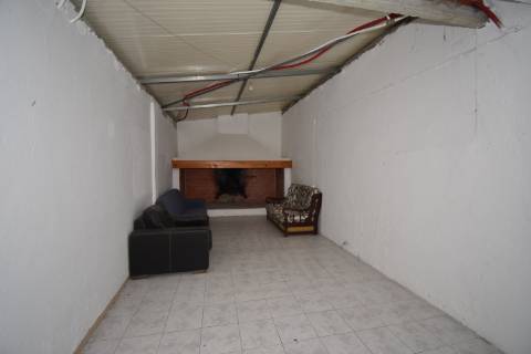 Moradia T5 com boxes para cavalos