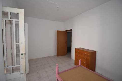 Moradia T5 com boxes para cavalos