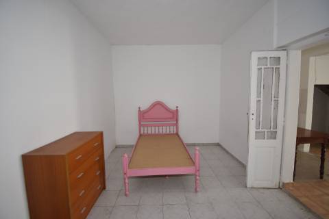 Moradia T5 com boxes para cavalos