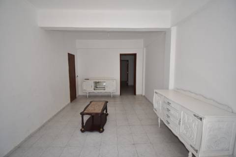 Moradia T5 com boxes para cavalos