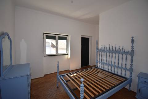 Moradia T5 com boxes para cavalos