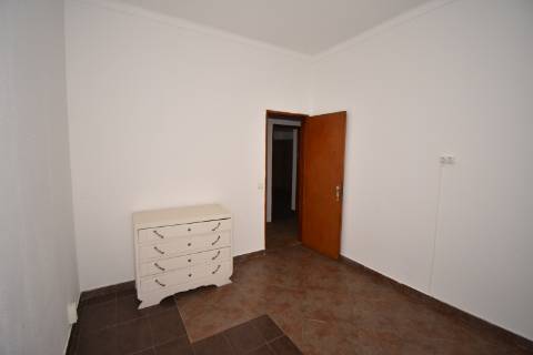 Moradia T5 com boxes para cavalos