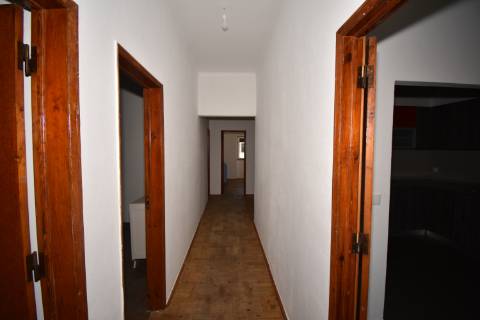 Moradia T5 com boxes para cavalos