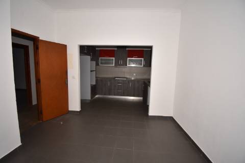 Moradia T5 com boxes para cavalos