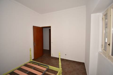 Moradia T5 com boxes para cavalos