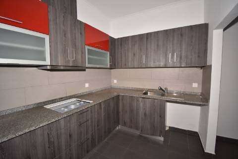 Moradia T5 com boxes para cavalos