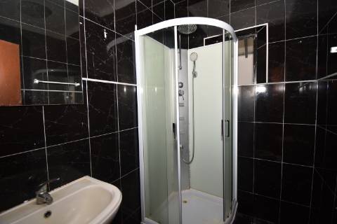 Moradia T5 com boxes para cavalos