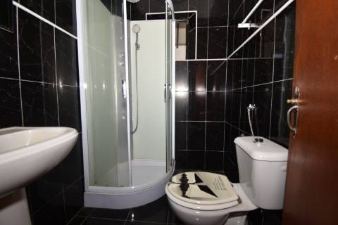 Moradia T5 com boxes para cavalos