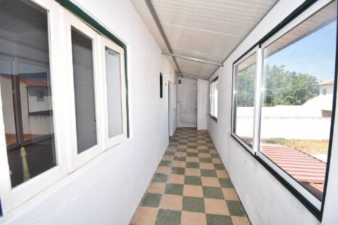 Moradia T5 com boxes para cavalos