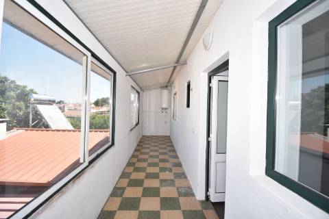 Moradia T5 com boxes para cavalos