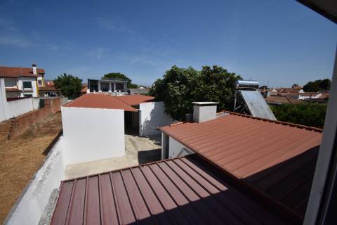 Moradia T5 com boxes para cavalos