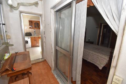 Apartamento T2 de rés do chão com sótão e garagem no Entroncamento