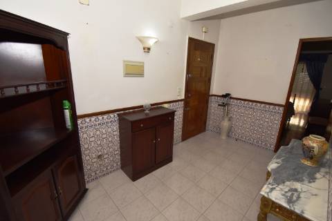 Apartamento T2 de rés do chão com sótão e garagem no Entroncamento