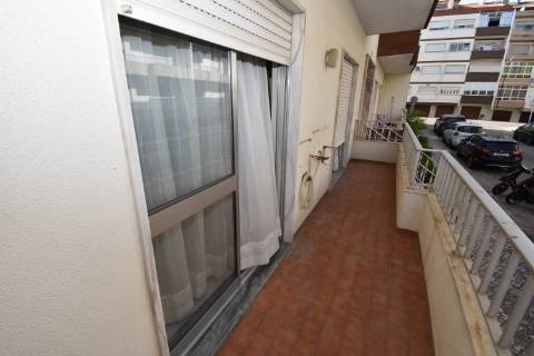 Apartamento T2 de rés do chão com sótão e garagem no Entroncamento