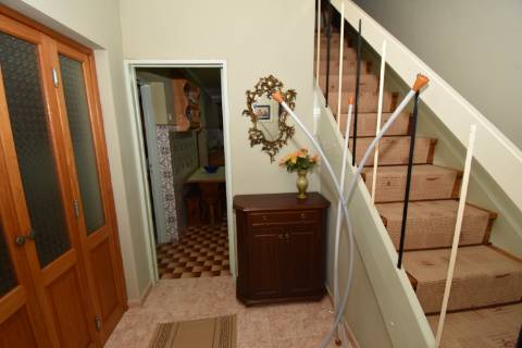 Moradia T4 de dois pisos com garagem e logradouro