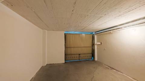 Apartamento T2 de rés do chão em condomínio privado com sótão e garagem em prédio com elevador