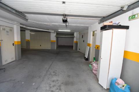 Apartamento T2 de rés do chão em condomínio privado com sótão e garagem em prédio com elevador