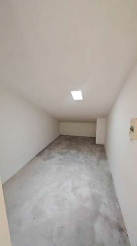 Apartamento T2 de rés do chão em condomínio privado com sótão e garagem em prédio com elevador