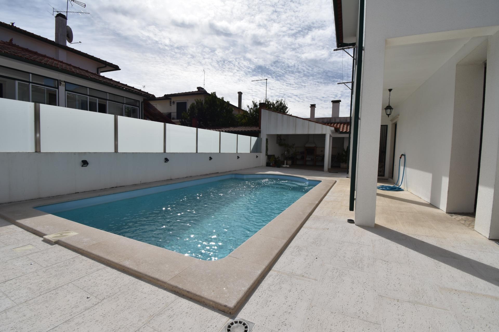 Moradia T4 com piscina