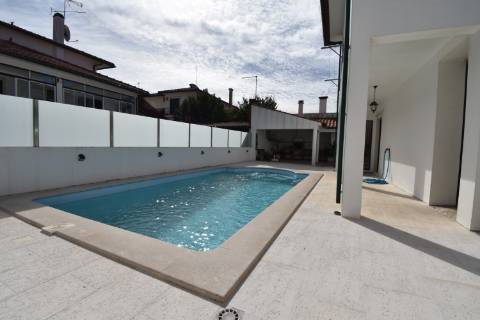 Moradia T4 com piscina