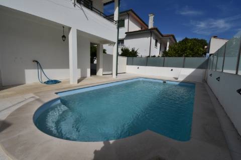 Moradia T4 com piscina
