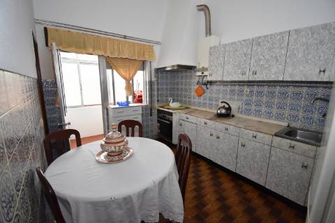 Apartamento T2, 2º andar a 5 minutos da estação de comboios no Entroncamento