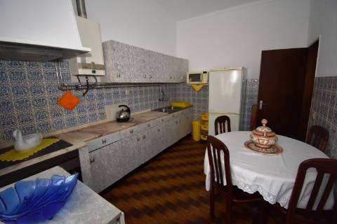 Apartamento T2, 2º andar a 5 minutos da estação de comboios no Entroncamento