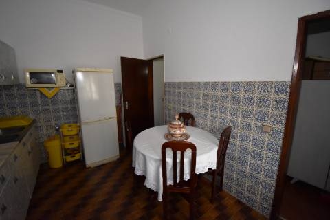 Apartamento T2, 2º andar a 5 minutos da estação de comboios no Entroncamento