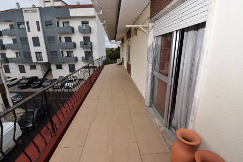 Apartamento T2, 2º andar a 5 minutos da estação de comboios no Entroncamento