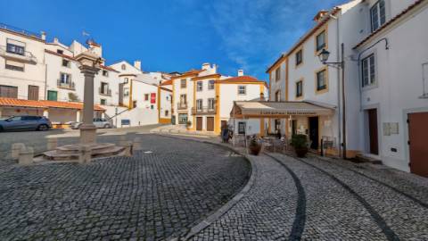 Moradia Típica no Coração da Vila de Constância