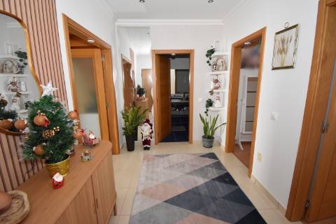 Apartamento T1 Dúplex, com garagem e terraço, inserido em prédio com elevador no Centro do Entroncamento