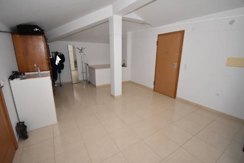 Apartamento T1 Dúplex, com garagem e terraço, inserido em prédio com elevador no Centro do Entroncamento