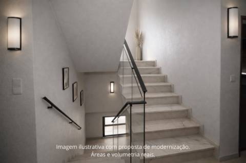 Moradia com piscina localizada na Atalaia